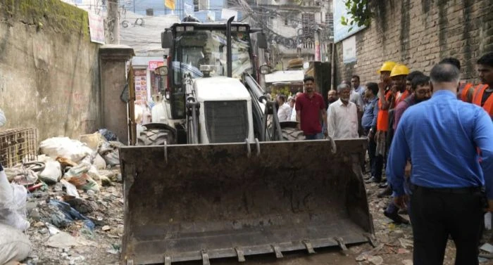 মিরপুরে যানজট কমাতে ৬০ ফিট সড়ককে প্রধান সড়কের সঙ্গে যুক্ত করার উদ্যোগ ডিএনসিসির